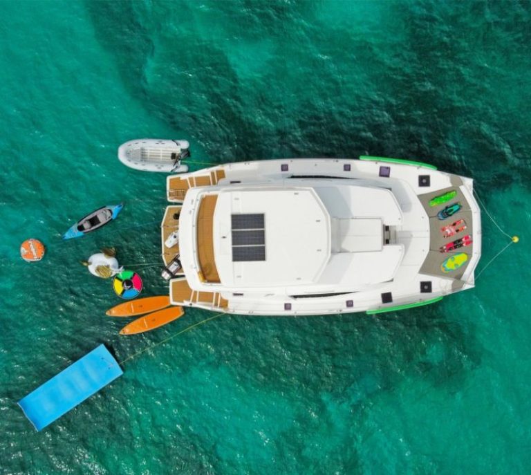 Funseaker Vogue 4 768x687