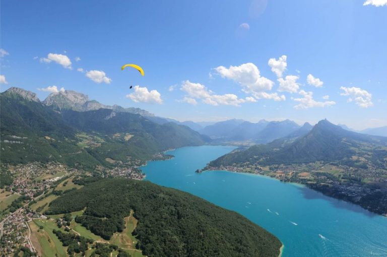 Les Grandes Espaces Parapente Annecy 11 768x510