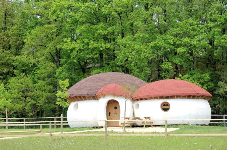 maison champignon 1 768x509