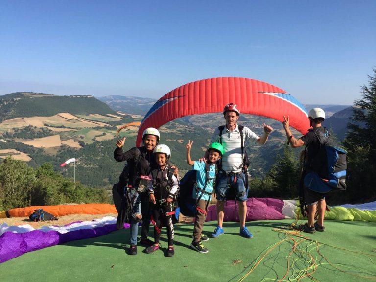 parapente famille millau 768x576